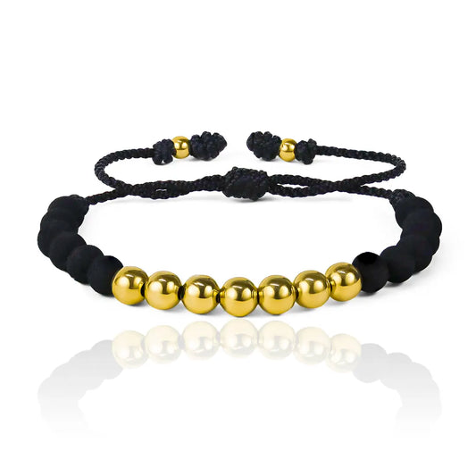 Pulsera Black Panther de Joyería Caracas está hecha en oro 18k y cuenta con hilo terlenca y bisutería de calidad. Con garantía de por vida.