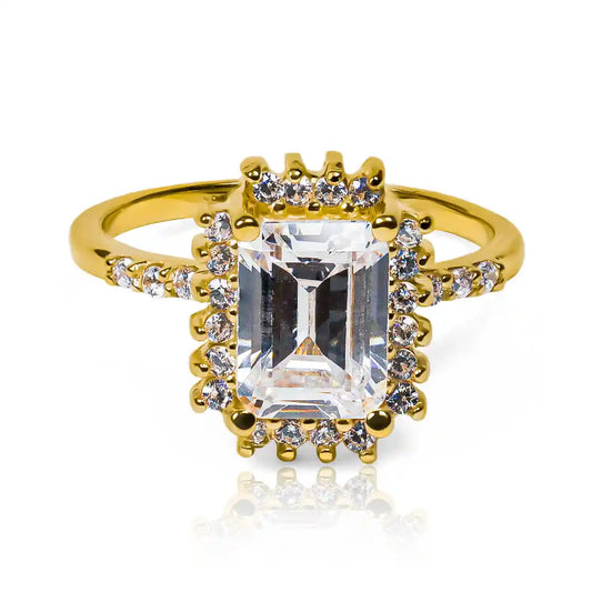 Anillo de compromiso Lady Square es un símbolo de amor. Hecho con oro de 18k y certificado de calidad de Joyería Caracas. Con garantía para toda la vida.