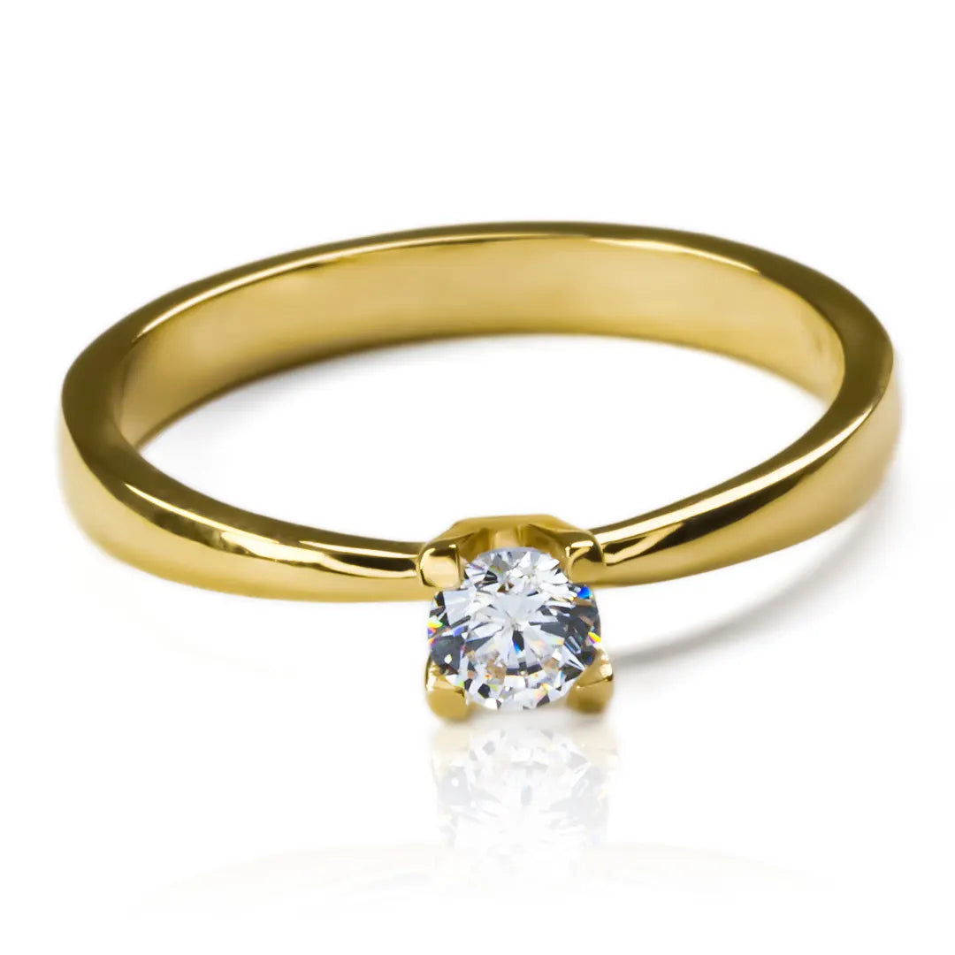 Anillo de compromiso pirámide de Joyería Caracas y fabricado en oro 18K, cuenta con certificado de calidad y garantía para toda la vida.