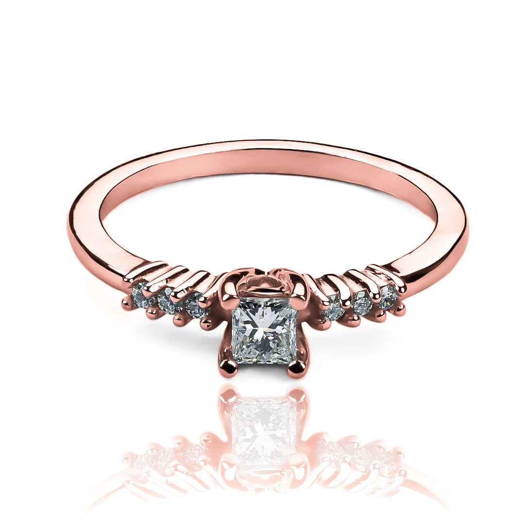 Anillo de compromiso Princess SS de Joyería Caracas es la elección ideal. Hecho de oro de 18 k con certificado de calidad y garantía para toda la vida.