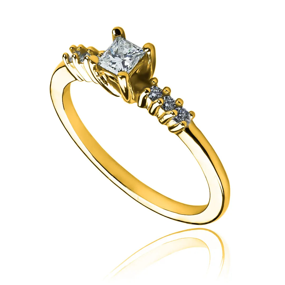 Anillo de compromiso Princess SS Diamond de Joyería Caracas. Confeccionado en oro 18 k de la más alta calidad y certificado de garantía de por vida.