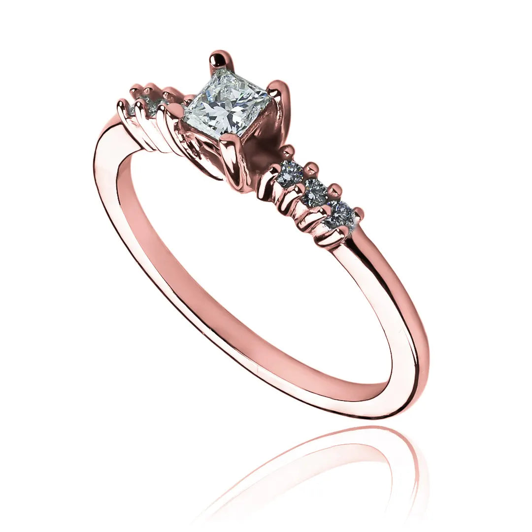 Anillo de compromiso Princess SS Diamond de Joyería Caracas. Confeccionado en oro 18 k de la más alta calidad y certificado de garantía de por vida.