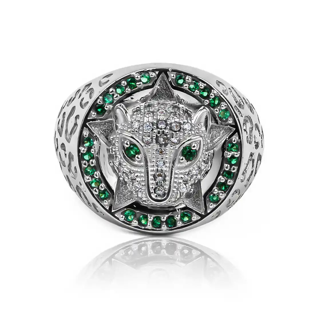 Anillo Leopardo Campeón creado por la Joyería Caracas es una verdadera joya de lujo. Diseñado en oro de 18K, es una elegante representación de la victoria del Atlético Bucaramanga. 