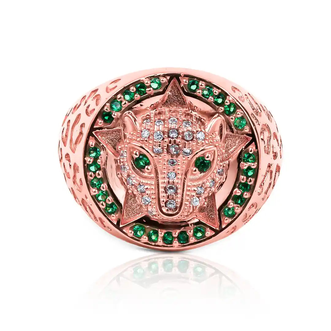 Anillo Leopardo Campeón creado por la Joyería Caracas es una verdadera joya de lujo. Diseñado en oro de 18K, es una elegante representación de la victoria del Atlético Bucaramanga. 