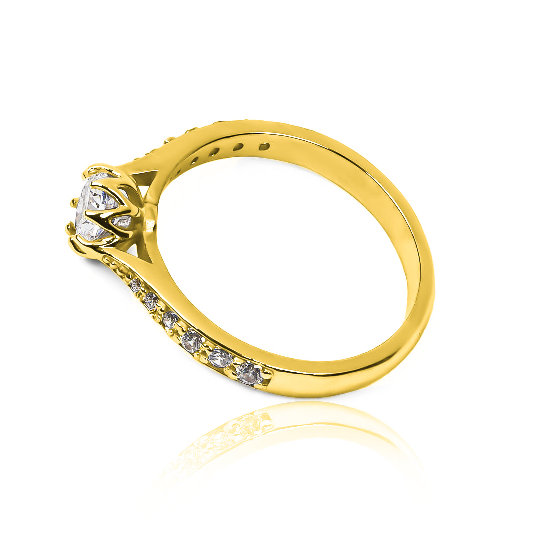 Anillo de compromiso Celestial, una verdadera joya de Joyería Caracas. Diseñado en oro 18k, cuenta con certificado de calidad y garantía de por vida.