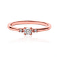 Anillo de compromiso Éclat de Trois, elaborado en oro 18k con Diamantes, cuenta con certificado de calidad y garantía de por vida.
