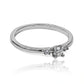 Anillo de compromiso Éclat de Trois, elaborado en oro 18k con Diamantes, cuenta con certificado de calidad y garantía de por vida.