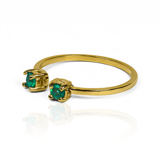 Anillo Emerald Duo fabricado por Joyería Caracas en oro 18k, cuenta con certificado de calidad y garantía de por vida.