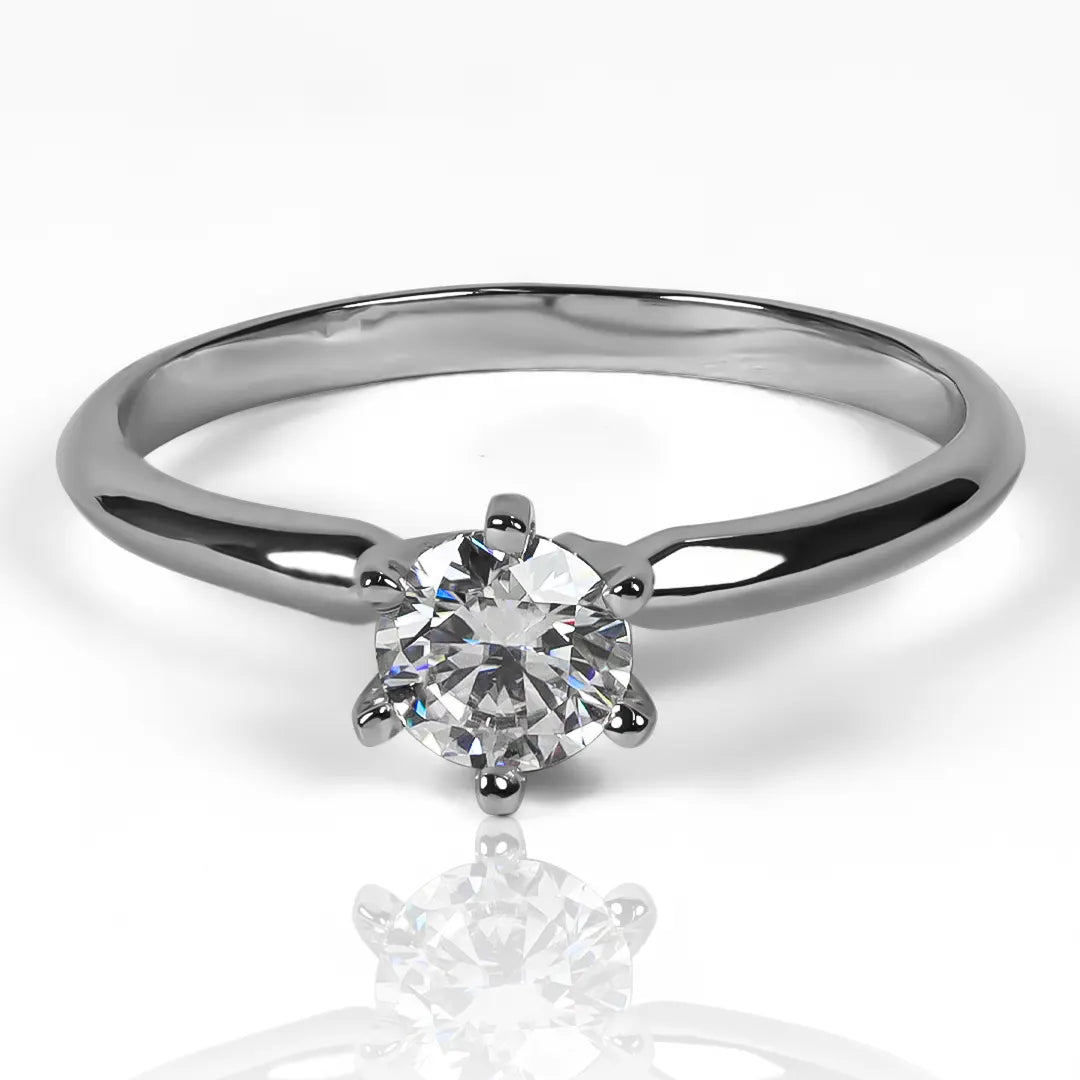 Anillo skinny Moissanite fabricado en oro 18k por Joyería Caracas, cuenta con un certificado de calidad y garantía para toda la vida.