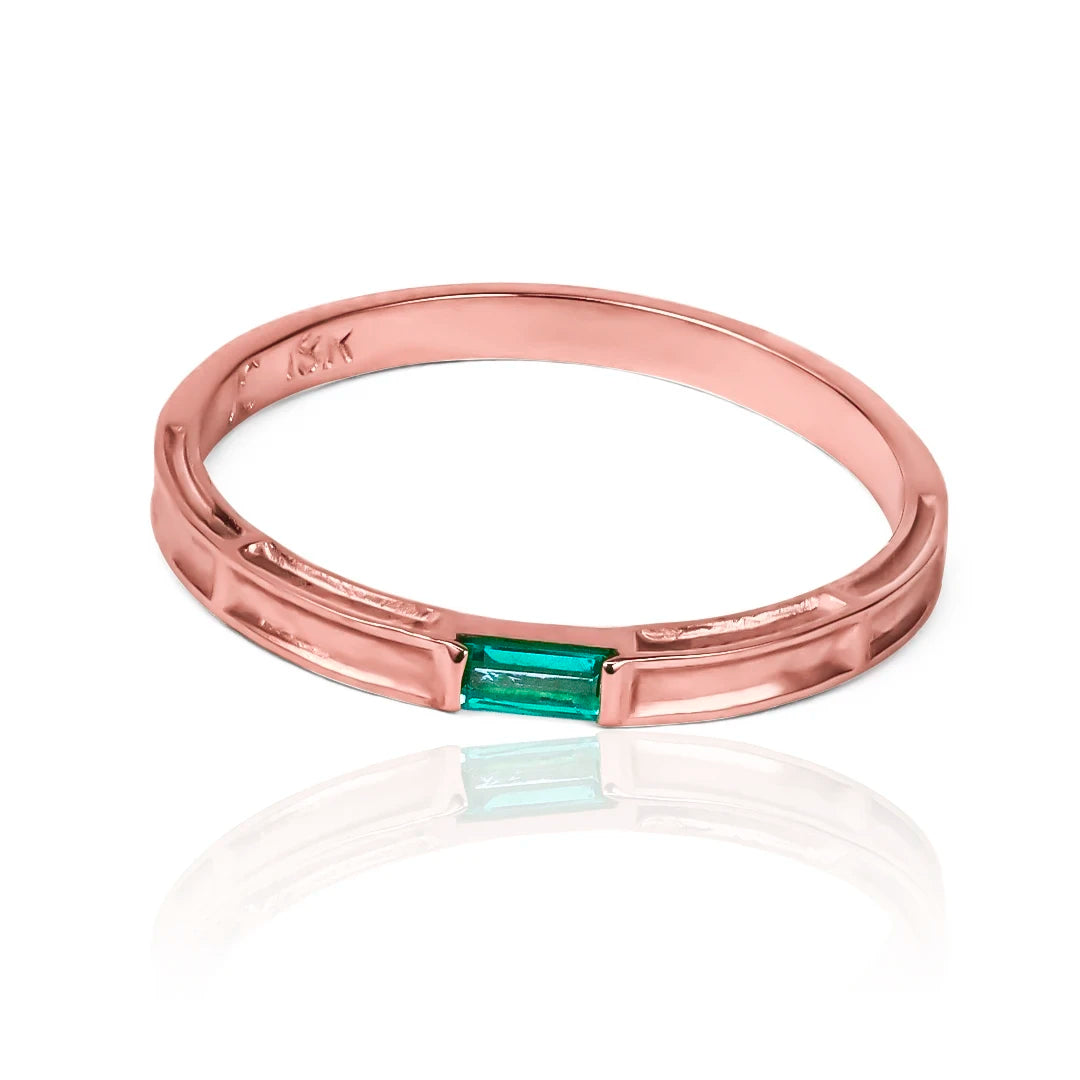 Anillo Rectangulaire III (Emerald), elaborado en oro 18 quilates por Joyería Caracas, cuenta con certificado de calidad y garantía de por vida.