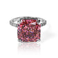 Anillo Zafiro Padparadscha sintético, este anillo presenta un zafiro sintético, reconocido por su tonalidad única que combina matices rosados y anaranjados, acompañado de moissanitas que realzan su brillo. Elaborado en oro de 18k.