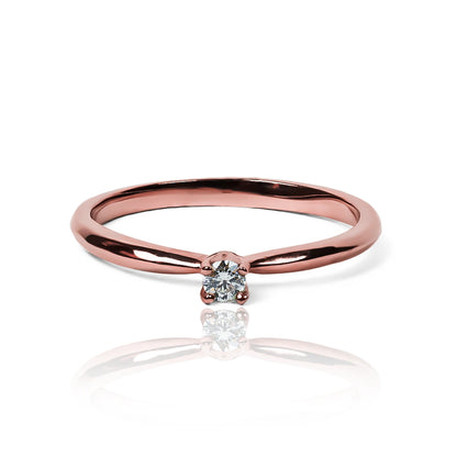 Anillo Éclat de Trois, elaborado en oro 18k con Diamante, fabricado por Joyería Caracas, cuenta con certificado de calidad y garantía de por vida.