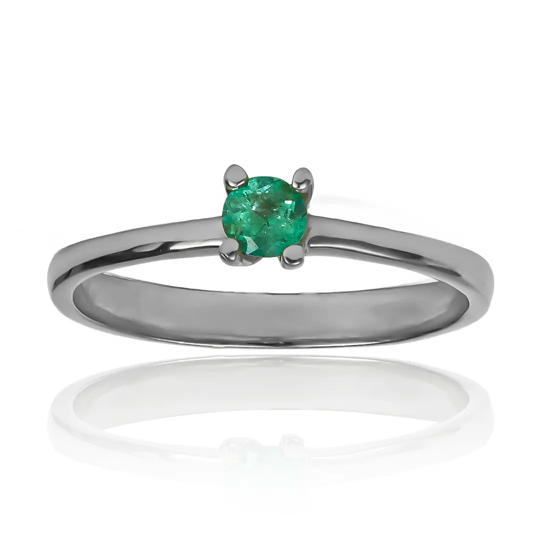 Anillo de compromiso pirámide Esmeralda, fabricado en Joyería caracas con oro 18k de la más alta calidad y certificado de garantía de por vida.