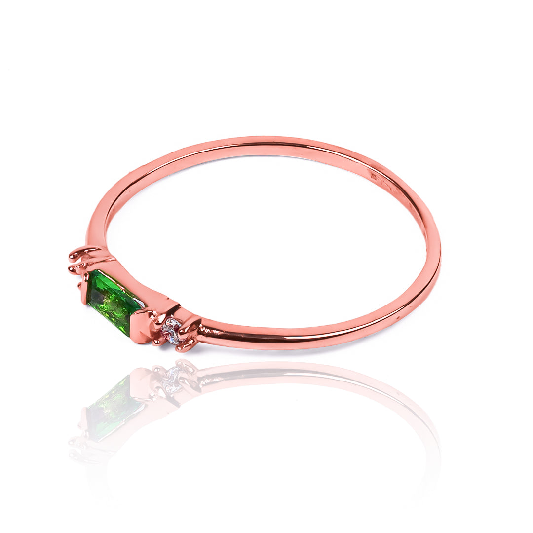 Anillo channel fabricado por Joyería Caracas en oro 18k, el cual cuenta con un certificado de calidad y garantía de por vida.