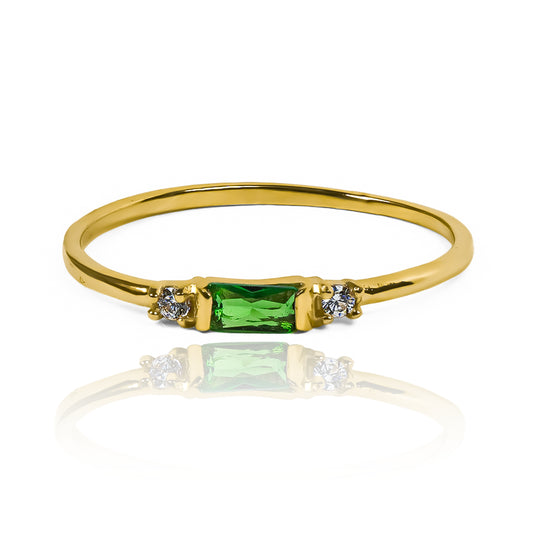 Anillo fino con piedra baguette verde como piedra central