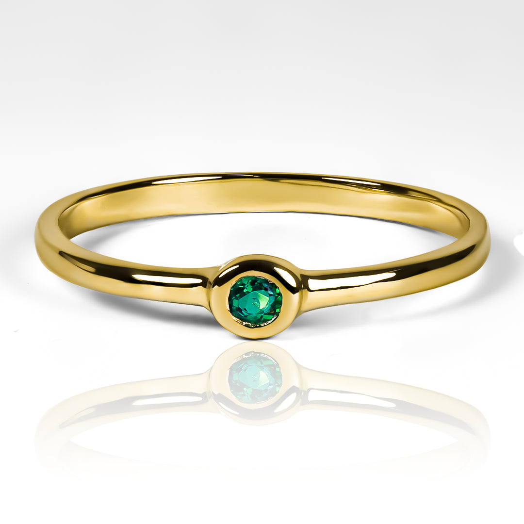 Anillo Circuit Emerald, elaborado en oro de 18 quilates por Joyería Caracas, cuenta con certificado de calidad y garantía de por vida.