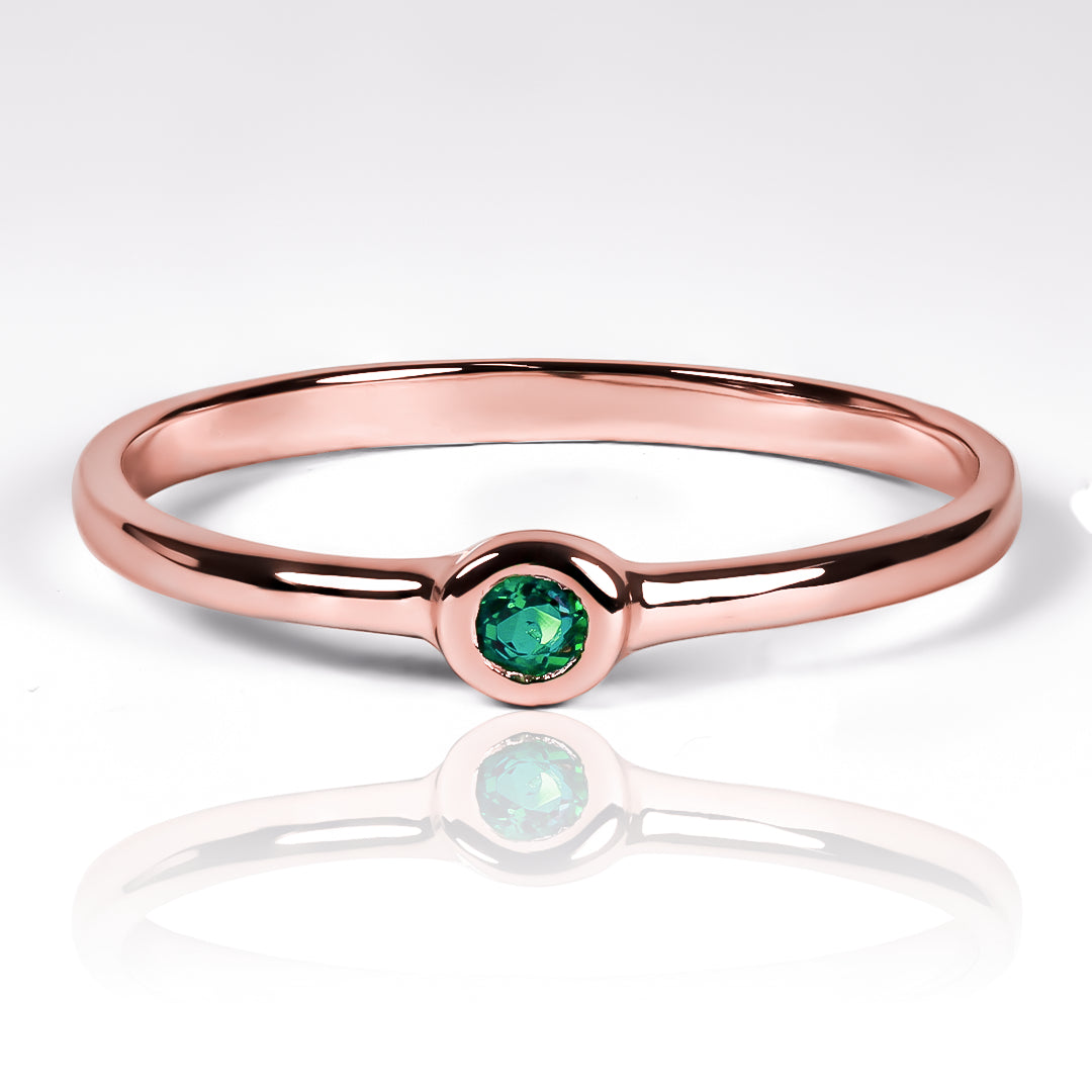 Anillo Circuit Emerald, elaborado en oro de 18 quilates por Joyería Caracas, cuenta con certificado de calidad y garantía de por vida.