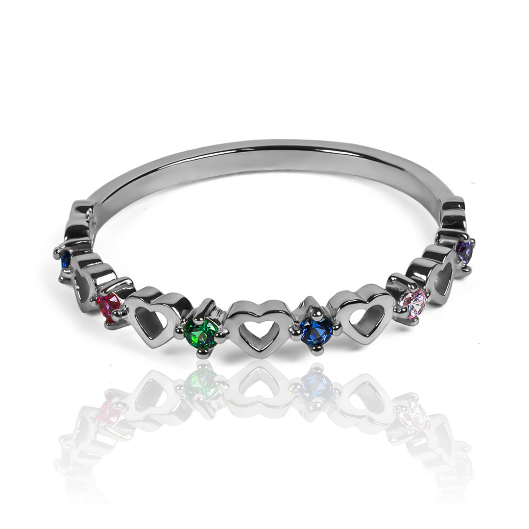 Anillo multicolor heart. Hecho de Joyería Caracas y fabricado en oro 18k, cuenta también con garantía para toda la vida.