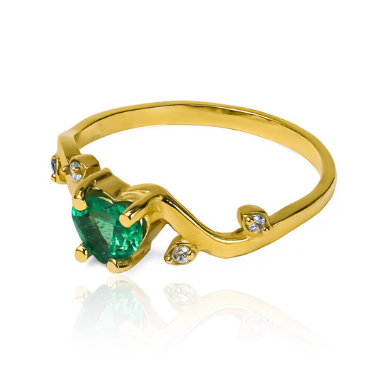 Anillo de compromiso de corazón espinado presenta una deslumbrante esmeralda engastada en oro de 18 quilates. Diseñado y elaborado por Joyería Caracas, garantizando calidad y resistencia a lo largo de toda la vida.
