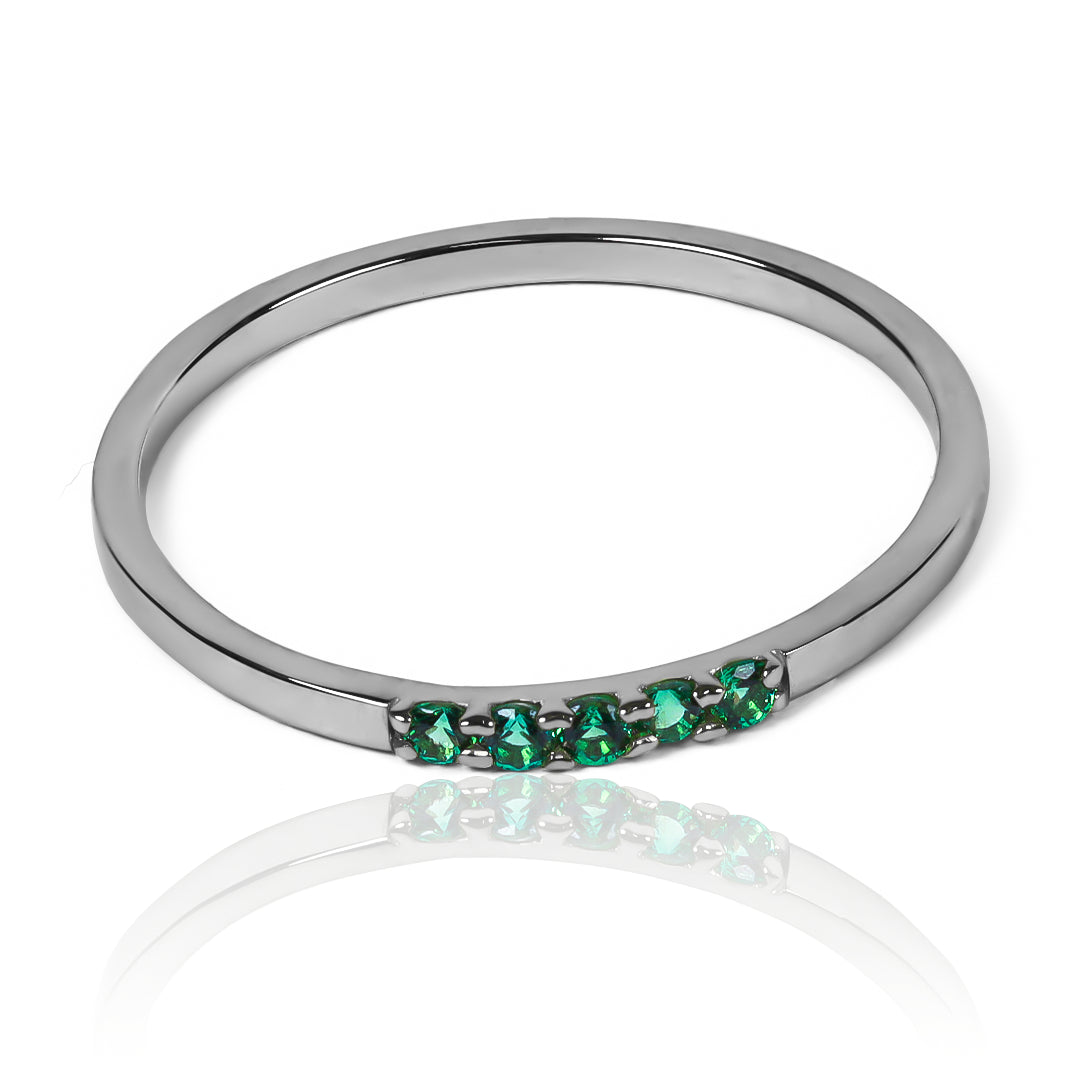 Anillo small five fabricado por Joyería Caracas en oro 18k, el cual cuenta con un certificado de calidad y garantía de por vida.