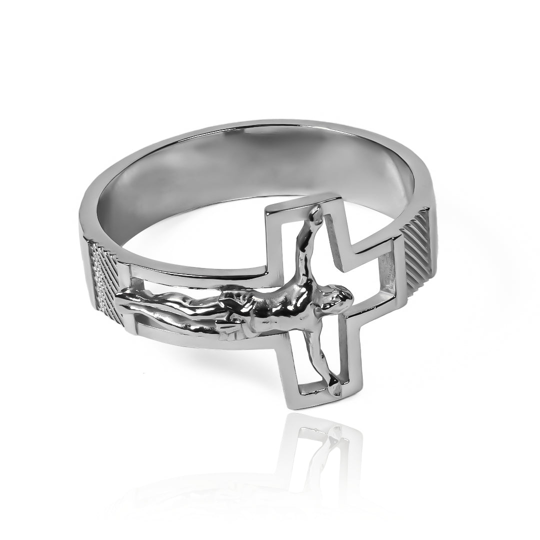 Anillo Silueta cruz - cristo, fabricado por Joyería Caracas. Este anillo en lujoso oro 18k es una muestra de sofisticación y estilo refinado. Con nuestra garantía de por vida.