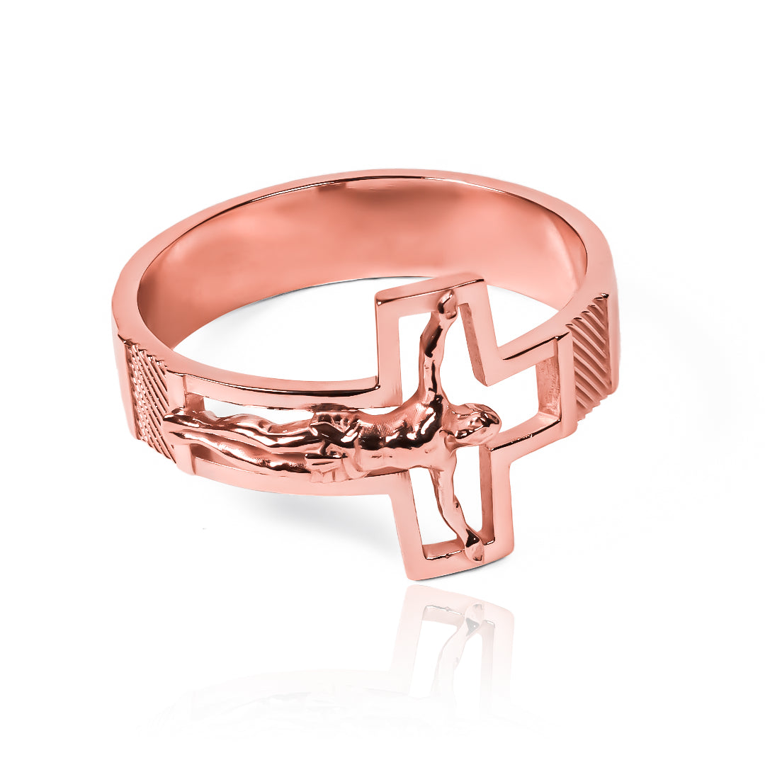 Anillo Silueta cruz - cristo, fabricado por Joyería Caracas. Este anillo en lujoso oro 18k es una muestra de sofisticación y estilo refinado. Con nuestra garantía de por vida.