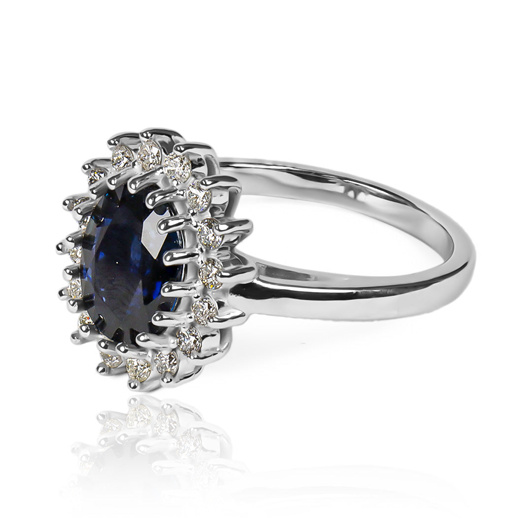 Anillo de compromiso Lady Tradicional. Fabricado en Joyería Caracas, elaborado en oro de 18 quilates, certificado con el más alto estándar de calidad.