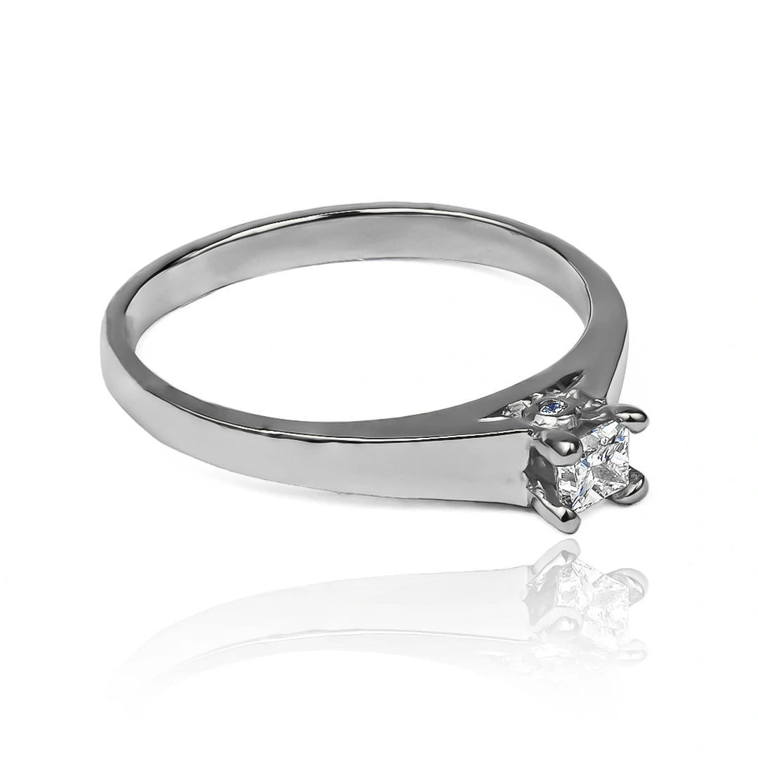 Anillo de compromiso Love Passage Diamond, elaborado en oro 18k por Joyería caracas, cuenta con certificado de calidad y garantía para toda la vida.
