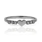 Anillo Heart Between, fabricado en oro 18k por Joyería Caracas, cuenta con certificado de calidad y garantía de por vida.