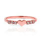 Anillo Heart Between, fabricado en oro 18k por Joyería Caracas, cuenta con certificado de calidad y garantía de por vida.