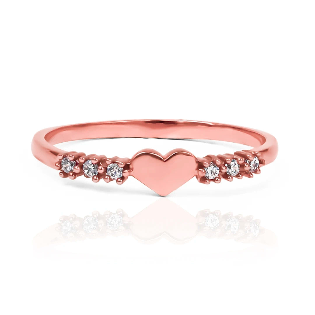 Anillo Heart Between, fabricado en oro 18k por Joyería Caracas, cuenta con certificado de calidad y garantía de por vida.