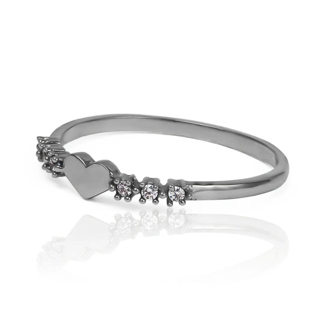 Anillo Heart Between, fabricado en oro 18k por Joyería Caracas, cuenta con certificado de calidad y garantía de por vida.