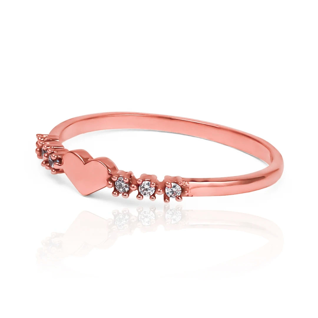 Anillo Heart Between, fabricado en oro 18k por Joyería Caracas, cuenta con certificado de calidad y garantía de por vida.