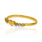 Anillo Heart Between, fabricado en oro 18k por Joyería Caracas, cuenta con certificado de calidad y garantía de por vida.