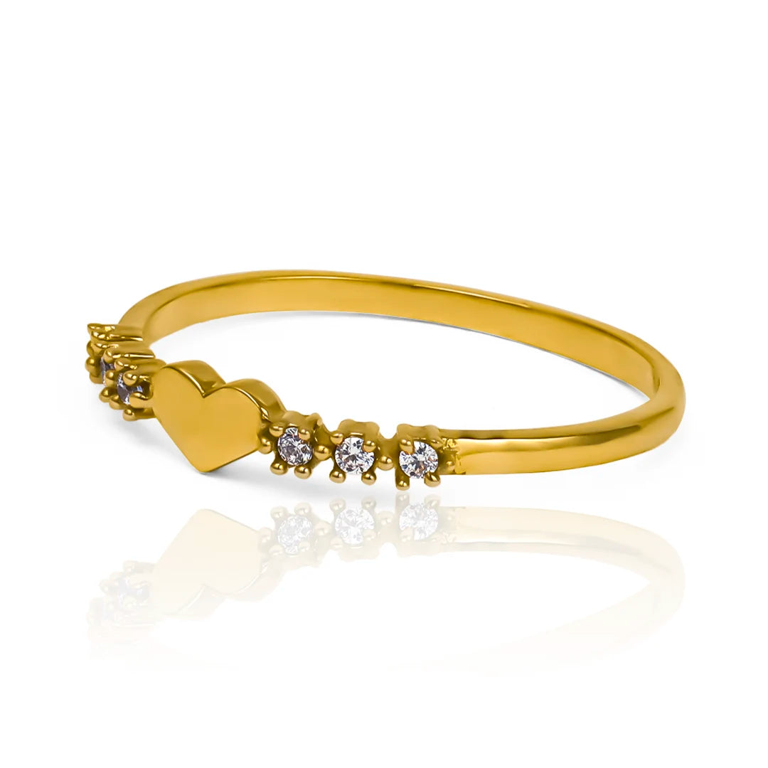 Anillo Heart Between, fabricado en oro 18k por Joyería Caracas, cuenta con certificado de calidad y garantía de por vida.