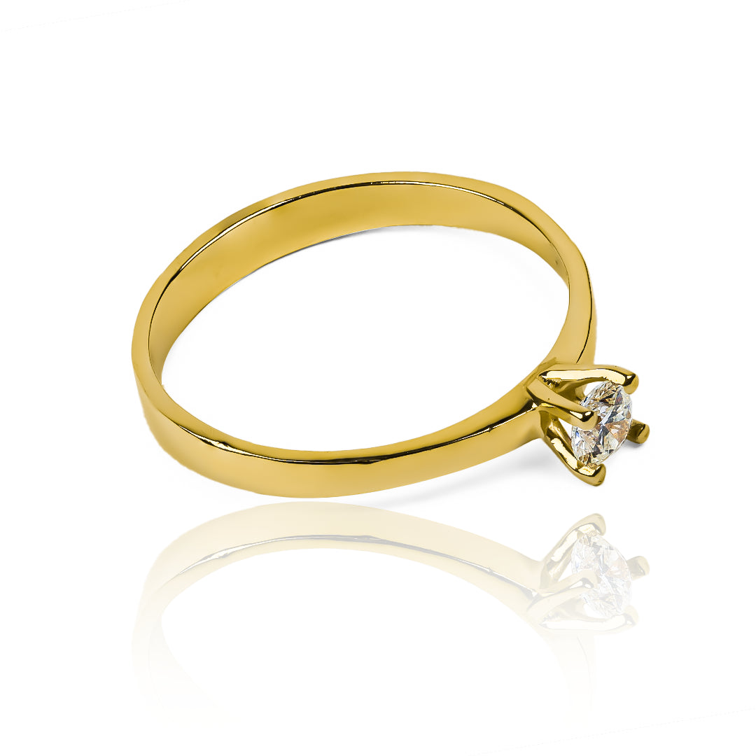 Mini pyramid engagement ring