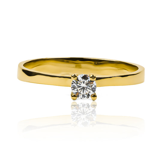 Mini pyramid engagement ring