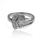 Anillo 15 Rombo, fabricado en Joyería Caracas en oro 18k, cuenta con certificado de calidad y garantía de por vida.