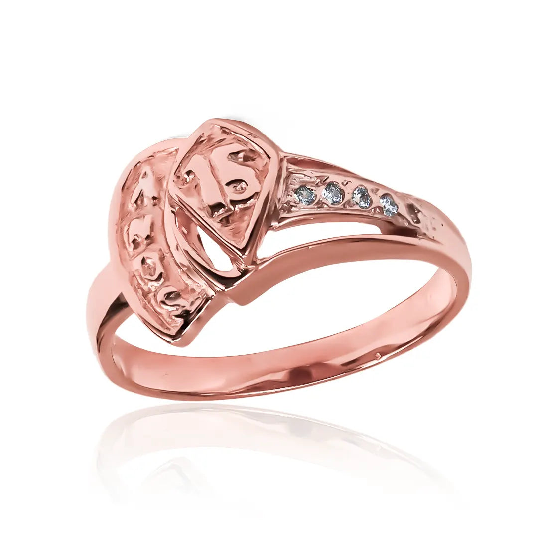 Anillo 15 Rombo, fabricado en Joyería Caracas en oro 18k, cuenta con certificado de calidad y garantía de por vida.