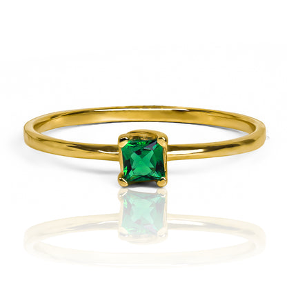 Anillo Silent Spin Cuadrado II es una pieza de Joyería Caracas. Elaborado con oro de 18K, cuenta con certificado de calidad y garantía de por vida.