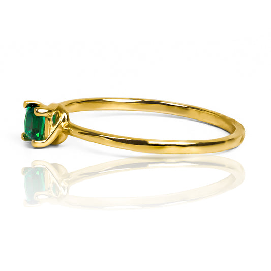 Anillo Silent Spin Cuadrado II es una pieza de Joyería Caracas. Elaborado con oro de 18K, cuenta con certificado de calidad y garantía de por vida.