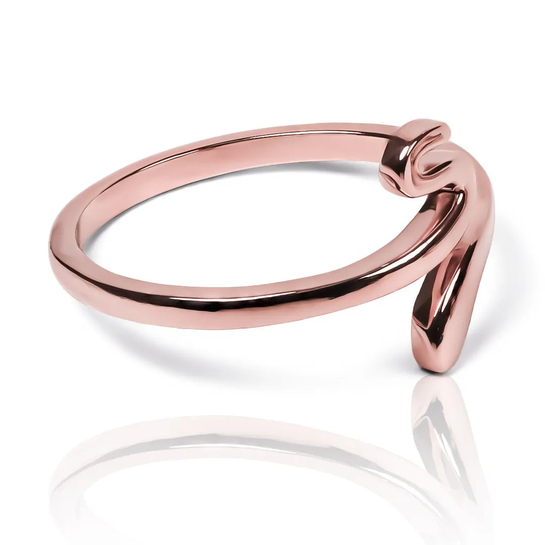 Anillo Smooth Snake lisa fabricado en oro de 18k por Joyería Caracas. Cuenta con un certificado de calidad y garantía de por vida.