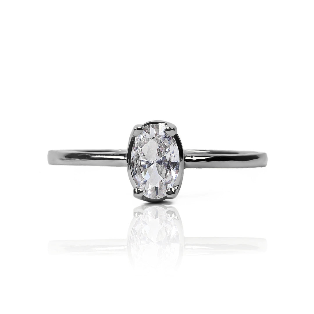 Anillo Silent Spin Ovalado II de oro de 18k, fabricado por Joyería Caracas, respaldado por un certificado de calidad y garantía de por vida.