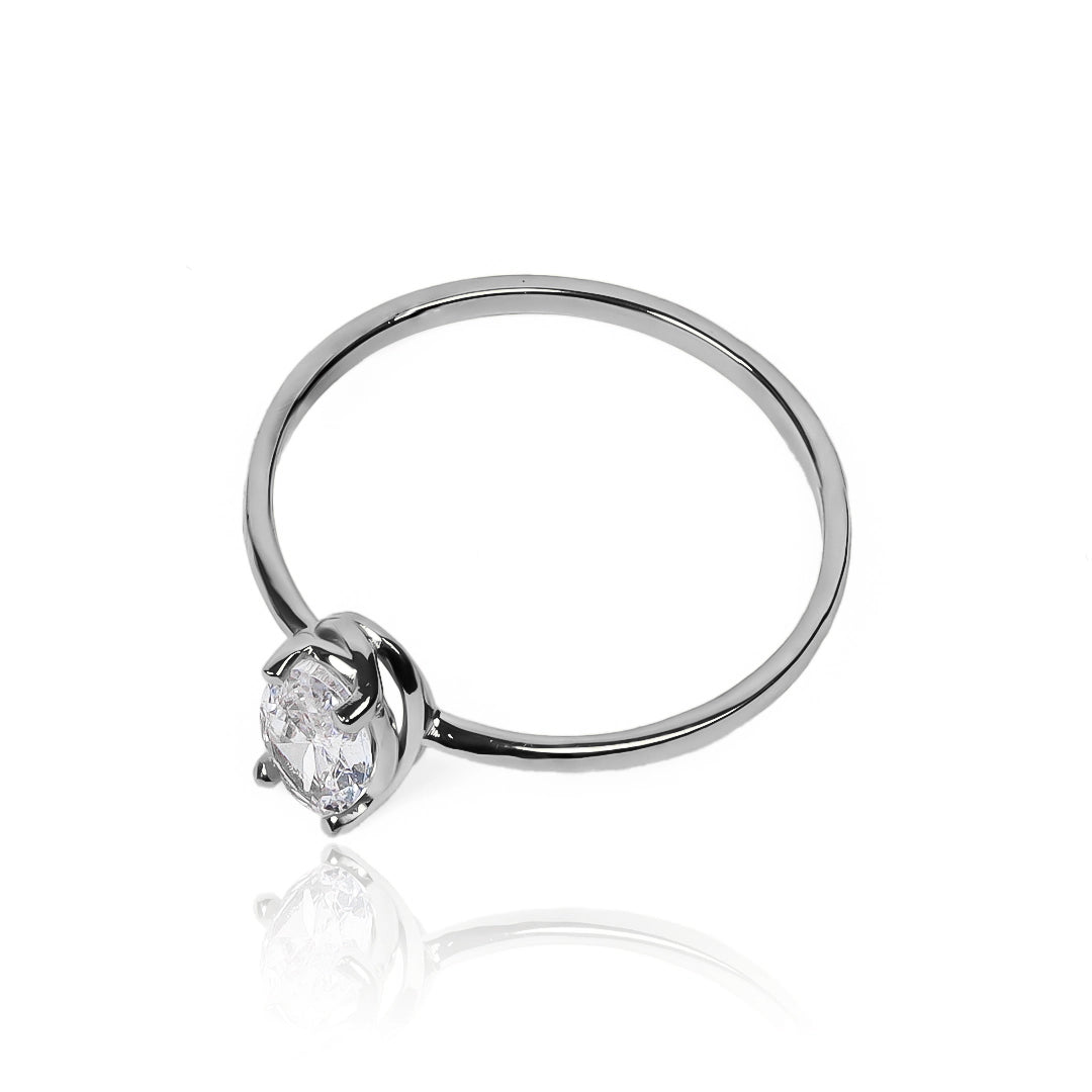 Anillo Silent Spin Ovalado II de oro de 18k, fabricado por Joyería Caracas, respaldado por un certificado de calidad y garantía de por vida.