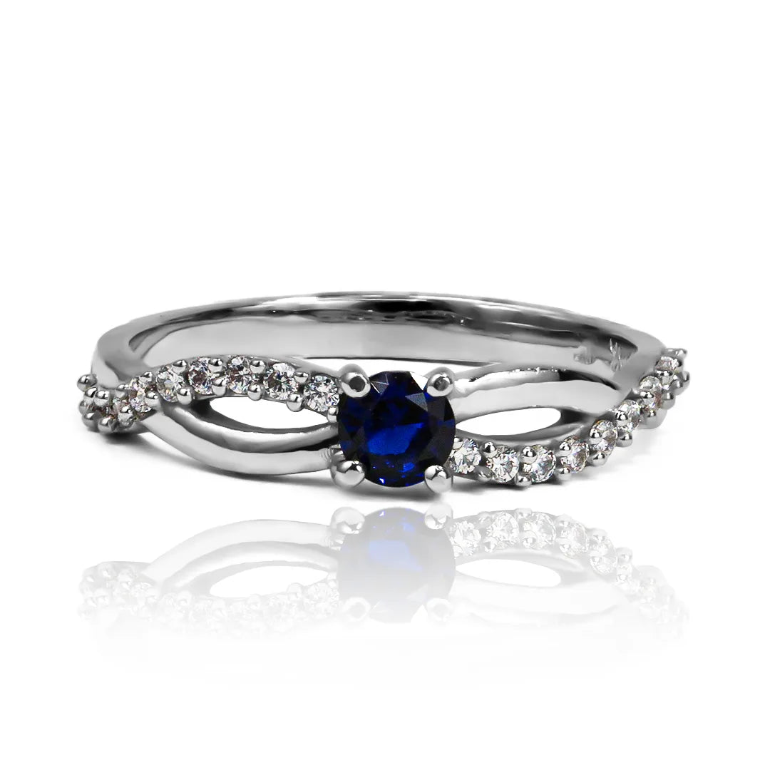 Anillo de compromiso torção II. Fabricado con oro 18k de alta calidad, este anillo de Joyería Caracas es la elección perfecta. Incluye un certificado de calidad y garantía para toda la vida.
