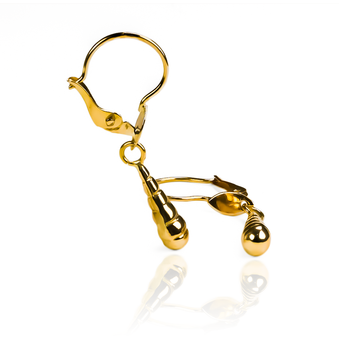 Descubre la elegancia atemporal con nuestros Aretes Lágrima acanalada J en Oro 18K. Hechos por Joyería Caracas con garantía para toda la vida, estos aretes son una obra de arte que podrás disfrutar siempre.