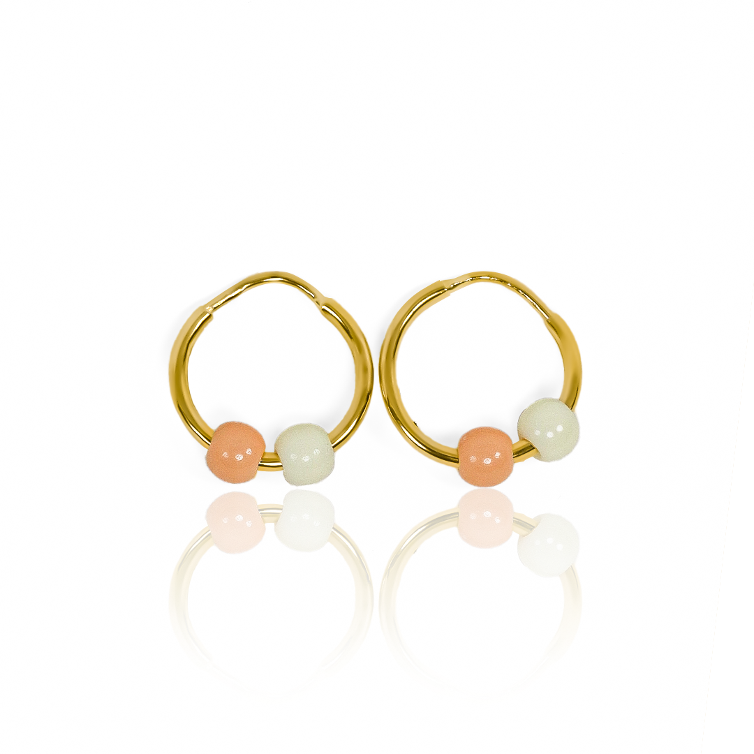 Descubre la elegancia y el lujo con nuestros Aretes Sin fin M - wJC. Hechos con Oro 18K de alta calidad y garantía de por vida de Joyería Caracas. Luce sofisticada y exclusiva con estos aretes atemporales. ¡Hazte con ellos hoy y haz una declaración de estilo eterno!