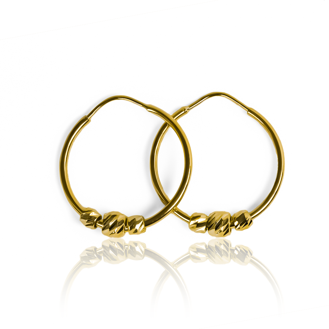 Aretes Sin fin XL + esferas - wJC: un par de aretes elegantes y exclusivos de oro 18K, con detalles de esferas que aportan un toque de sofisticación a tu atuendo. Fabricados por Joyería Caracas, con garantía para toda la vida. Una adición atemporal a tu colección de joyas.