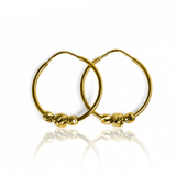 Aretes Sin fin XL + esferas - wJC: un par de aretes elegantes y exclusivos de oro 18K, con detalles de esferas que aportan un toque de sofisticación a tu atuendo. Fabricados por Joyería Caracas, con garantía para toda la vida. Una adición atemporal a tu colección de joyas.