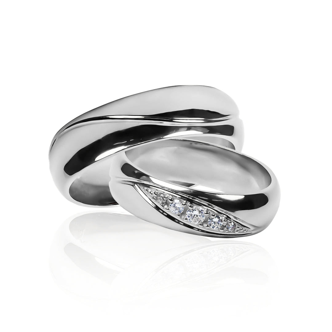 Argollas de matrimonio Atlantis II, fabricadas por Joyería Caracas en oro de 18 quilates con certificado de calidad.